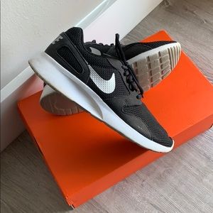 Nike, women’s size 7 shoe black, white and silver